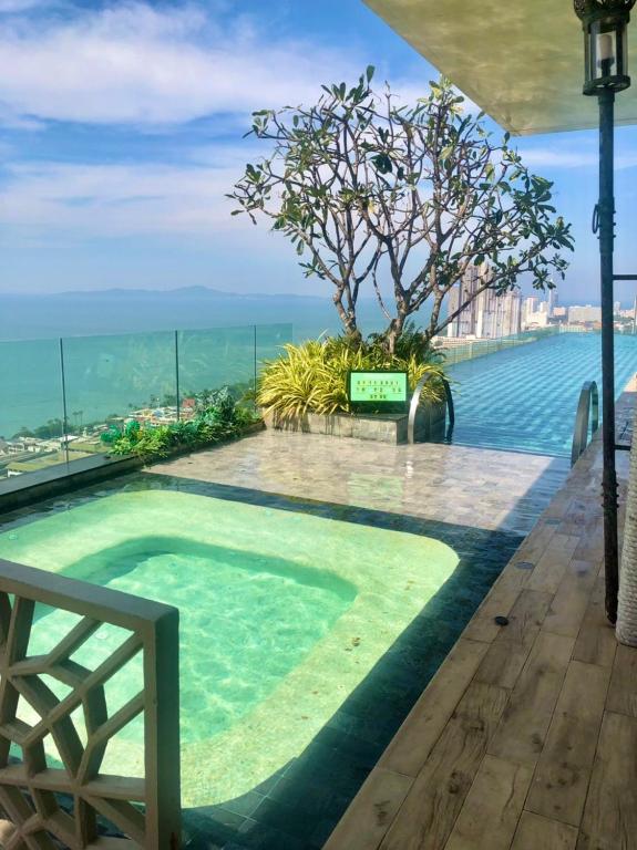 Riviera Jomtien Roomy 1-BDR Seaview Condo photo