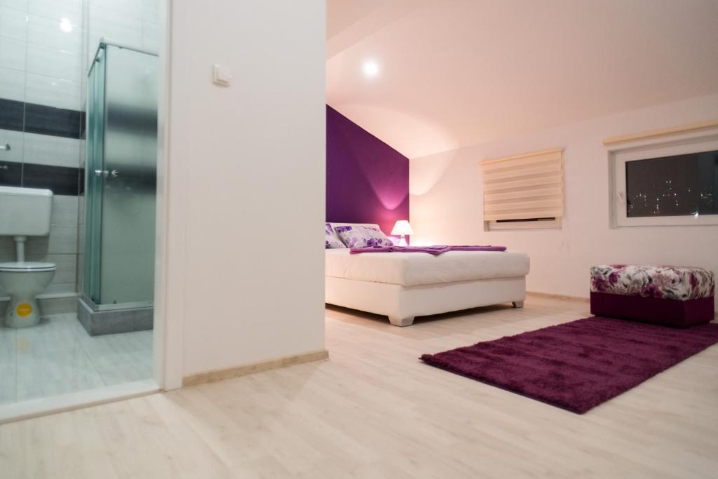 Purple rooms - 1