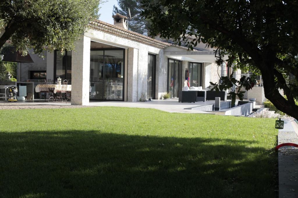 Luxurious villa 4 bedrooms in secluded area, swimming pool - 2