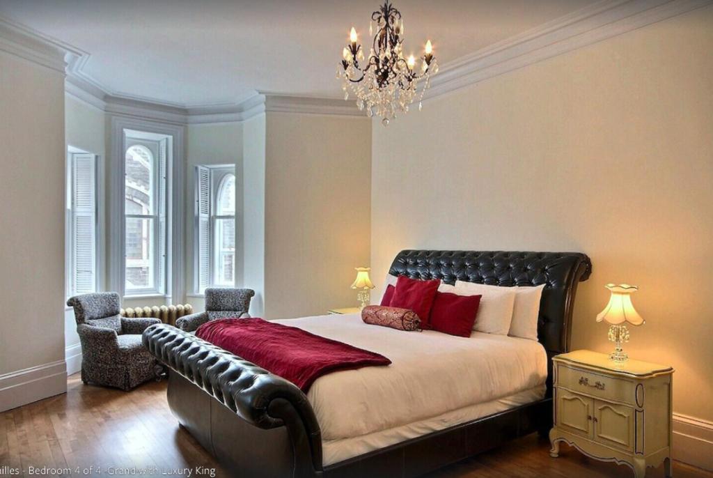 Suite Versailles, Quebec