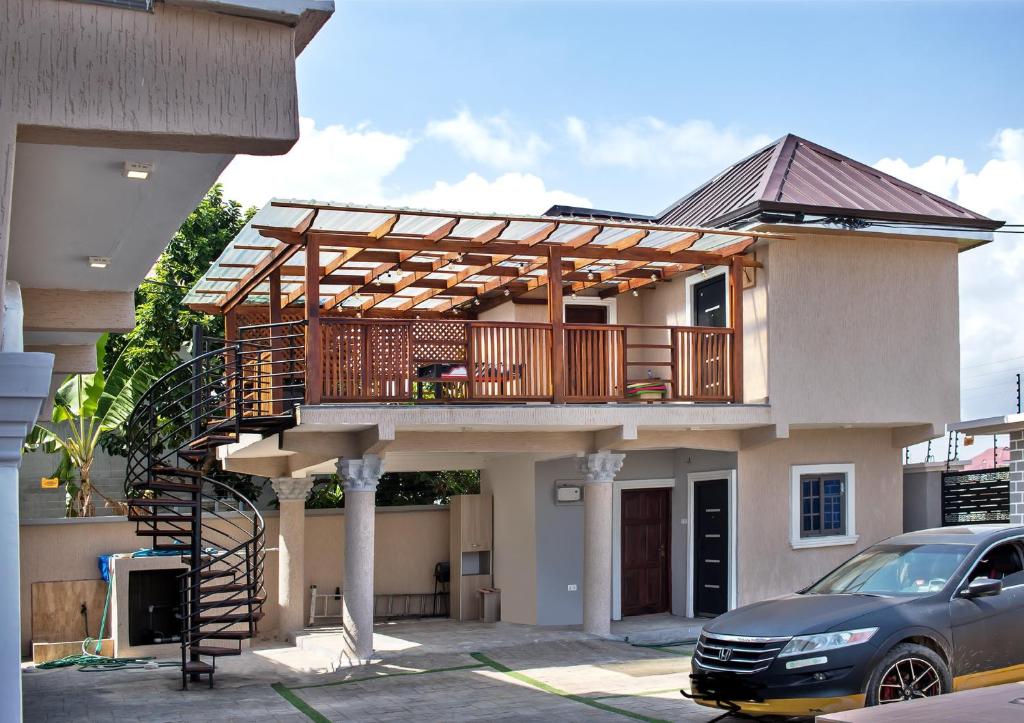 Yussals Studio, Kokrobite