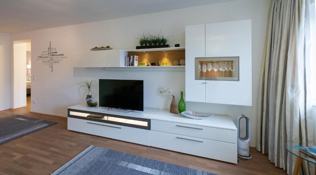 Lake View Apartment - 3