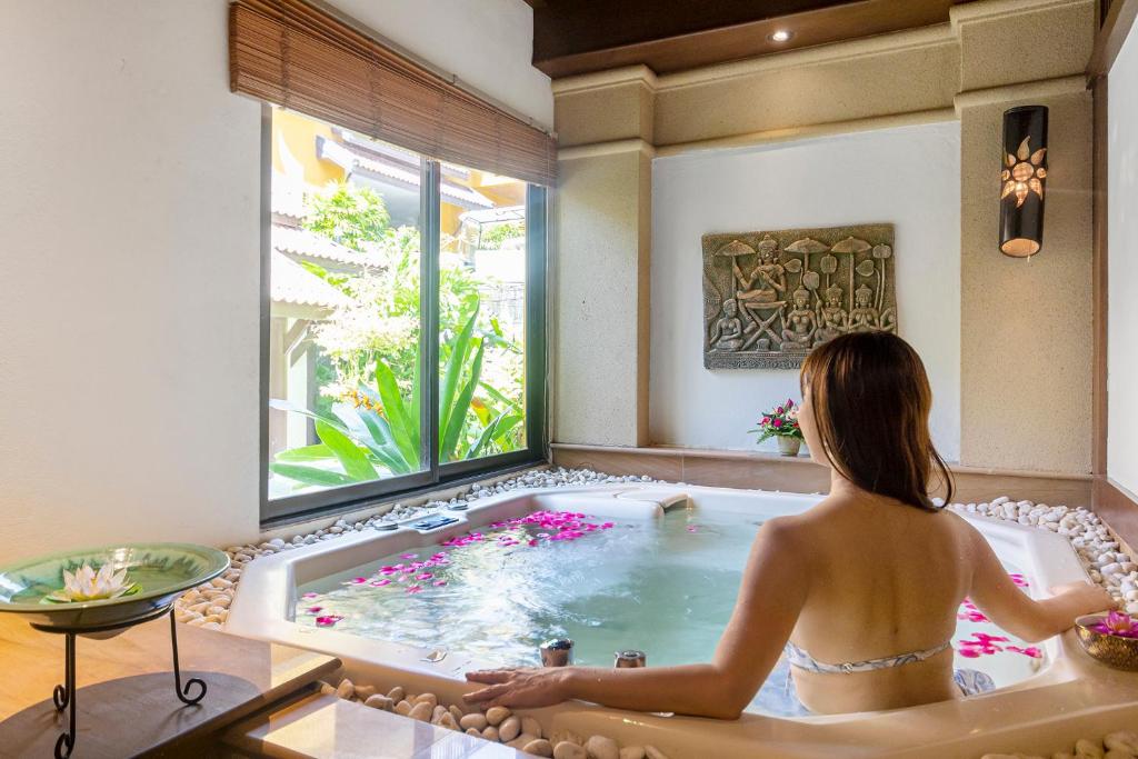 Hot tub, Diamond Cottage Resort & Spa in Phuket