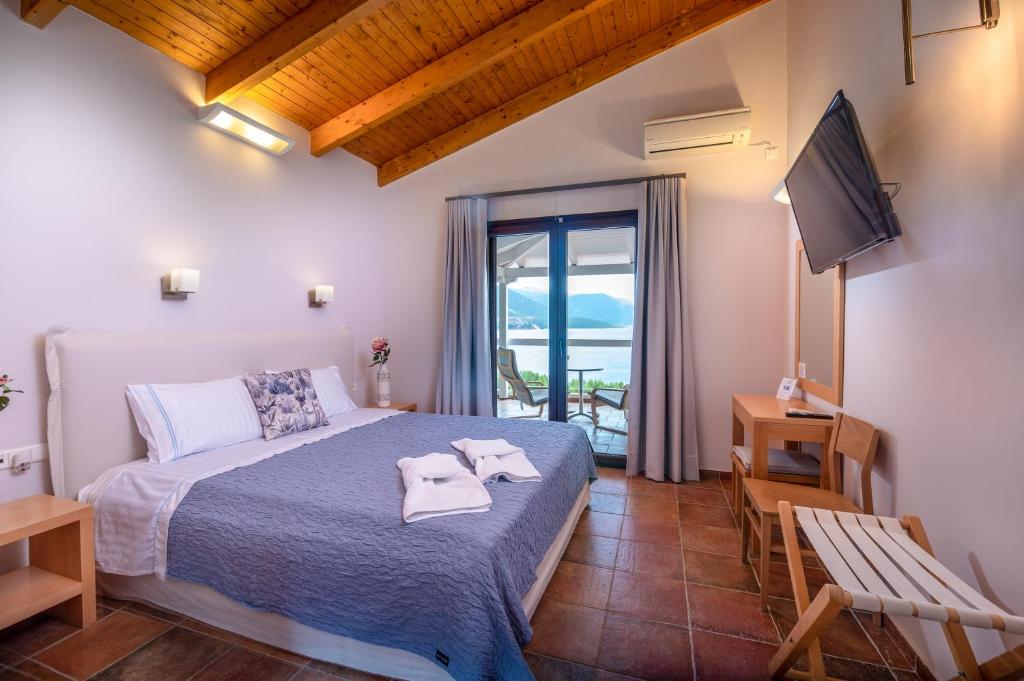 Trizonia Bay Hotel photo