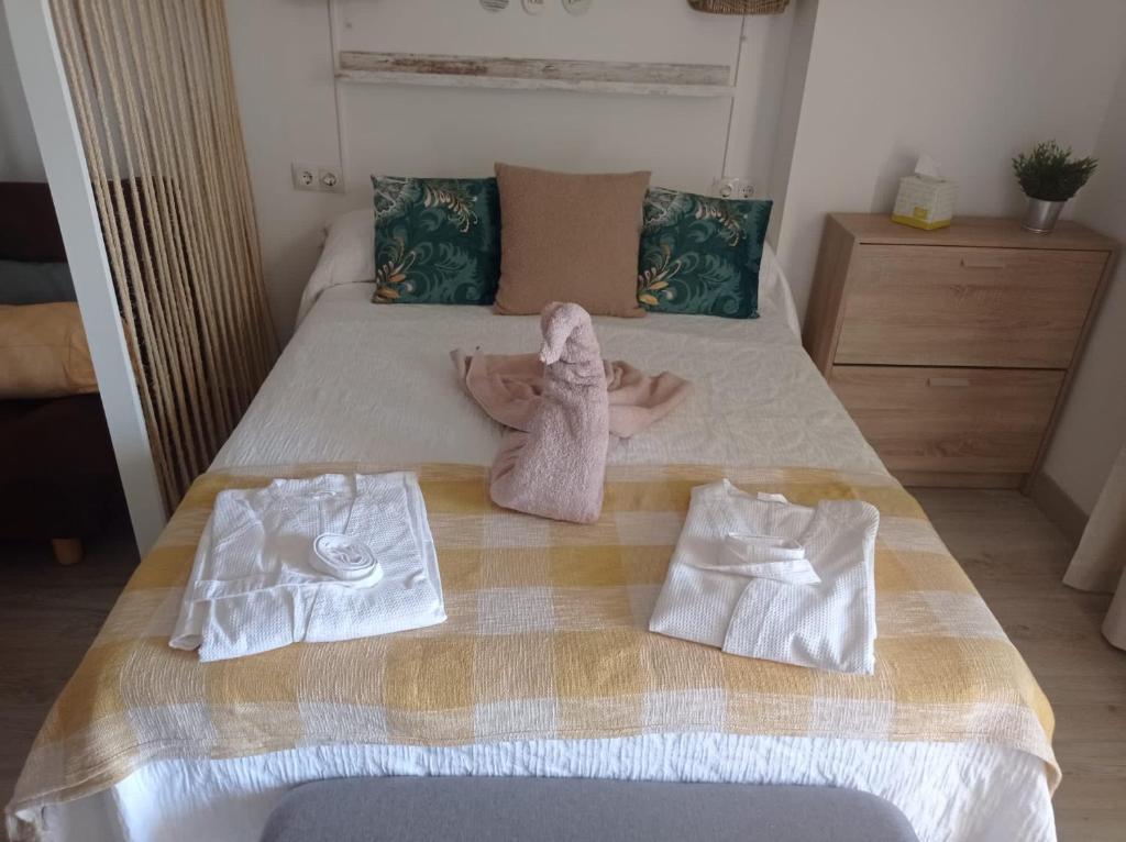 Apartamento totalmente reformado con piscina y jardines al lado de la playa de la Carihuela - 5