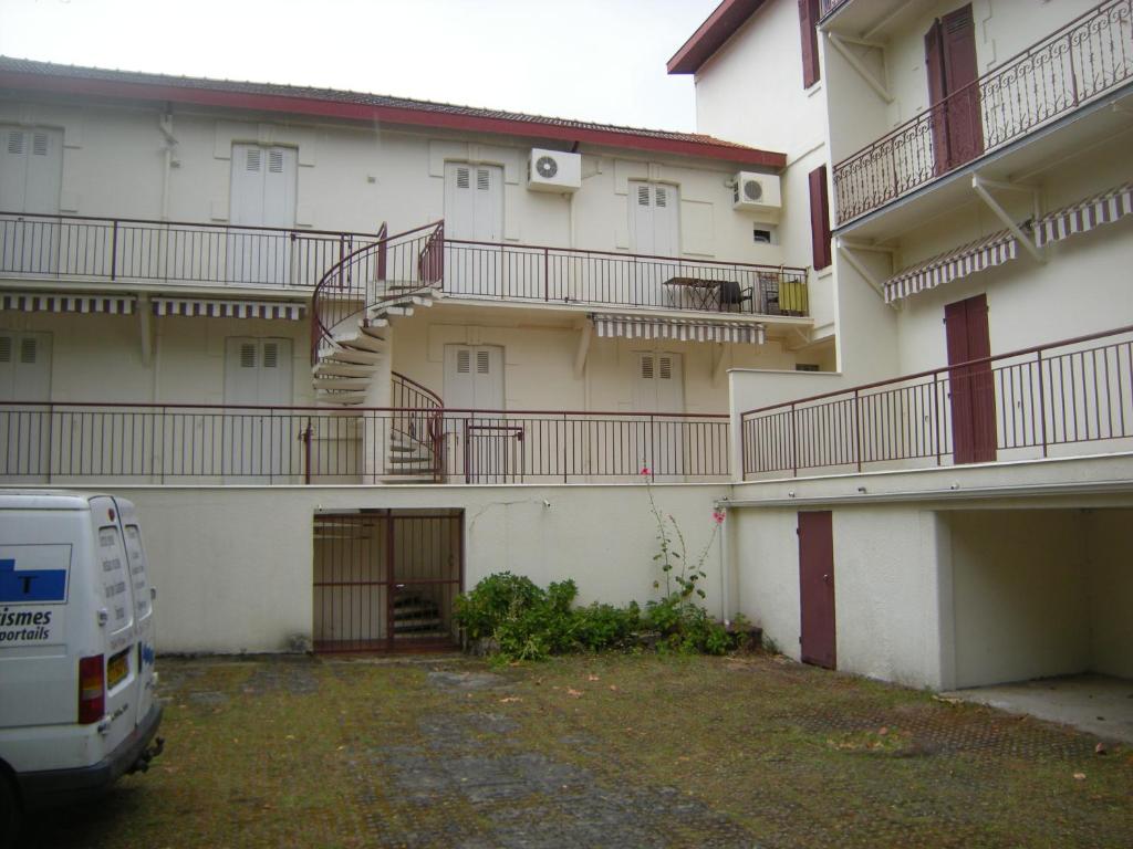 AV GAMBETTA - 3