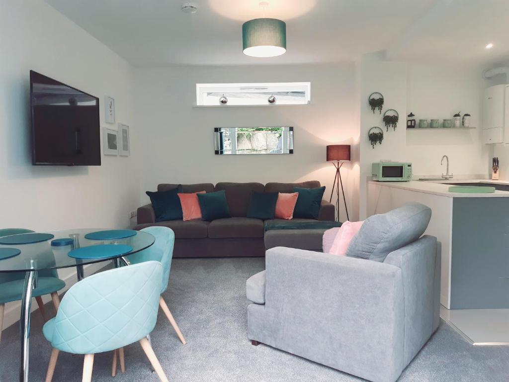 No's 7 and 8 Llewelyn Apartments - pet-friendly apartments in Llanberis