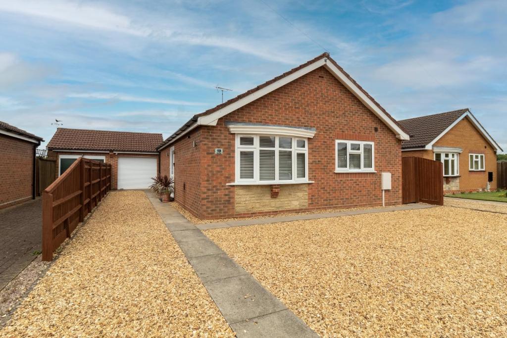 Cedar Drive, Holbeach - 1 to 4 - Self Catering — Hotel in Spalding