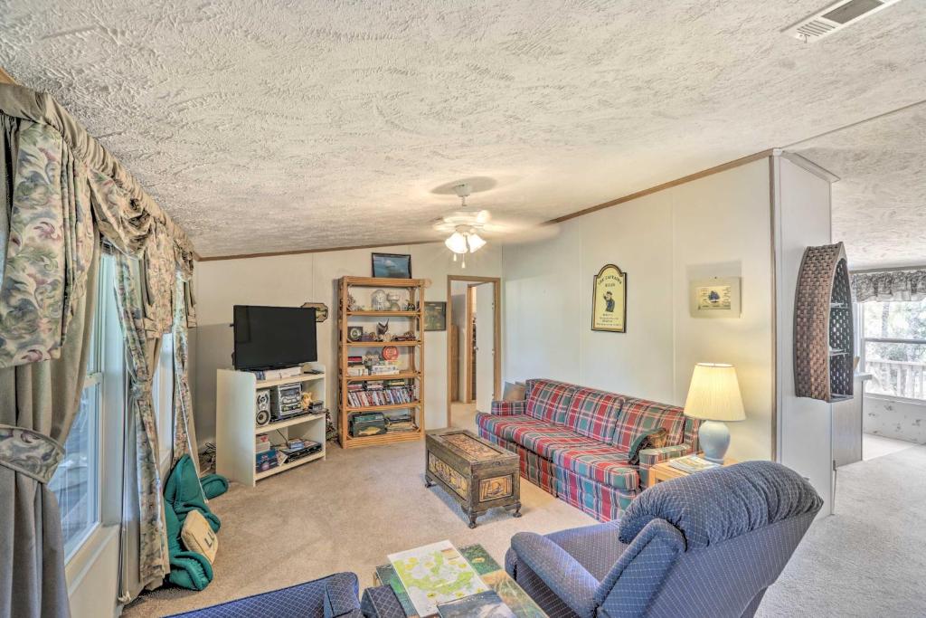 Bright Steinhatchee Home Proximity to Ocean!, Steinhatchee