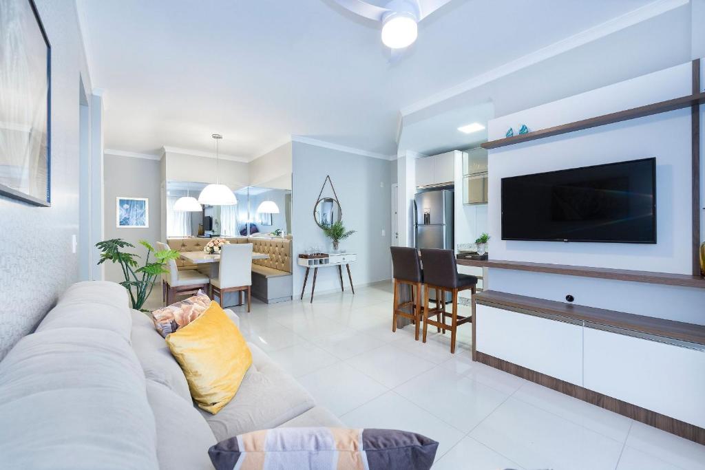 Palazzo Toscano 201 - Aconchegante apartamento na praia de Bombas com vista para o mar - (Consultar serviços de roupa de cama e banho), Bombas