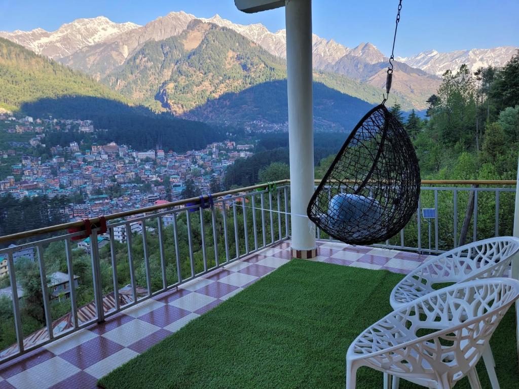 Cosy 1 BHK with excellent views of the Himalayas photo