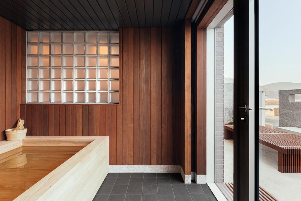 1. 이제 남해 (I..