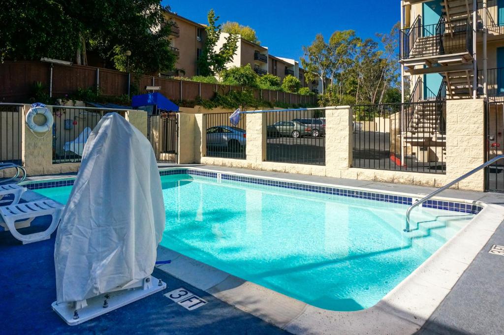 San Diego Howard Johnson by Wyndham San Diego Hotel Circle Additional