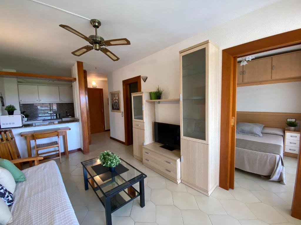 Apartamento con piscina en 1ª línea de playa en Salou - 2
