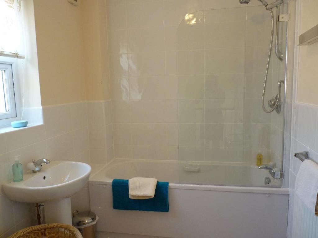 Cosy 2-Bedroom Cottages in Central Windsor photo