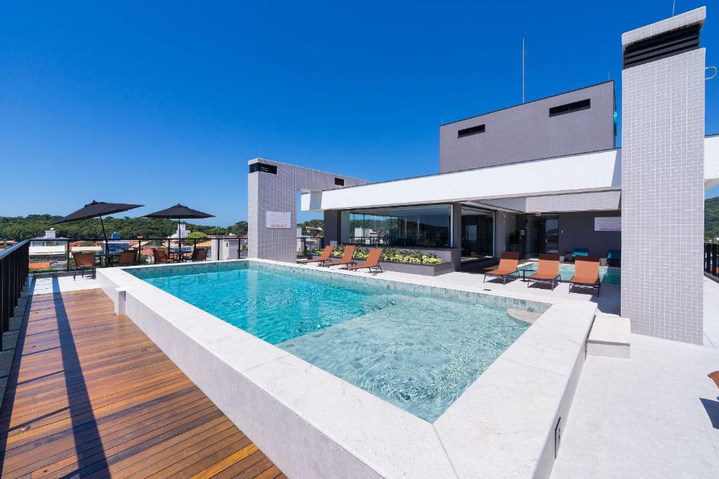 Adra 106 - Apartamento no centro de Bombinhas - Rooftop com piscina e academia - À poucos metros da praia - (Consultar serviços de roupas de cama e banho), Bombinhas