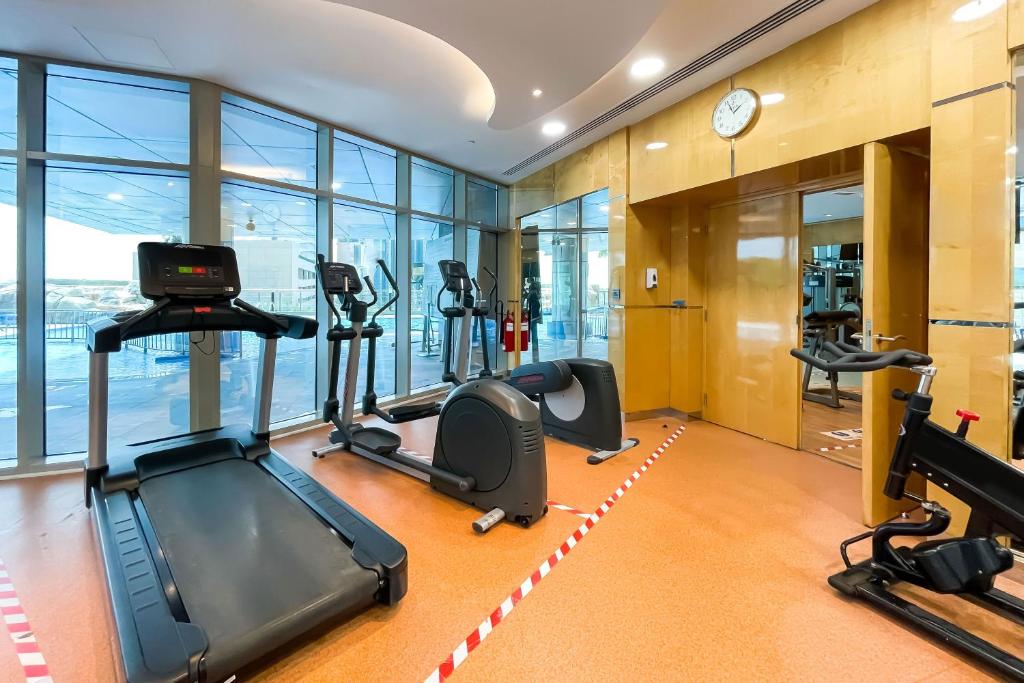 Huge 3 BR Next to Tram Station Ocean Heights Dubai Marina photo