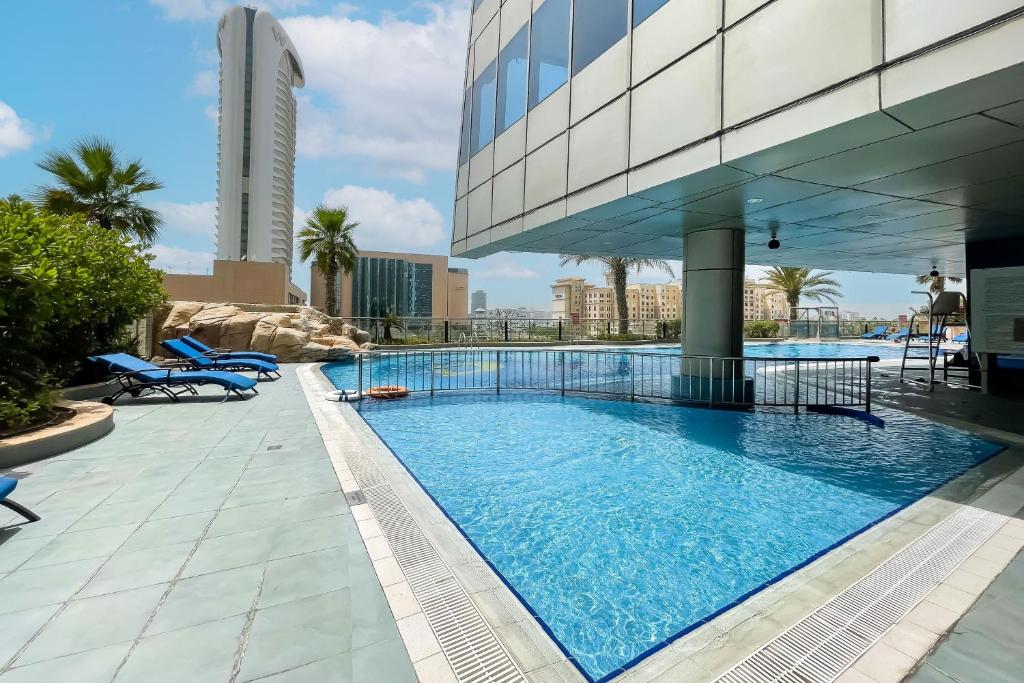 Huge 3 BR Next to Tram Station Ocean Heights Dubai Marina photo