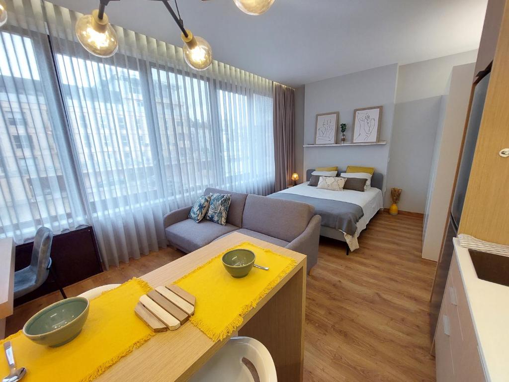 Charming Central Studio with AC, Porto