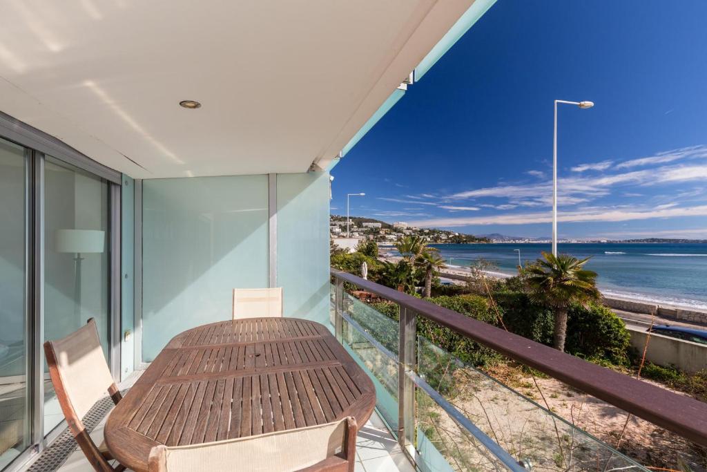 Bright two bedroomed apartment on the beach in Cannes with huge terrace with fabulous sea views - 2001 - 4
