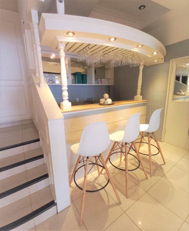 Front desk [24-hour]