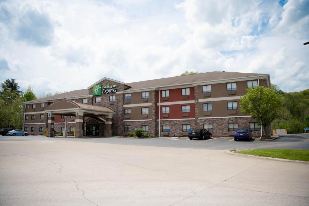 Holiday Inn Express Winfield photo