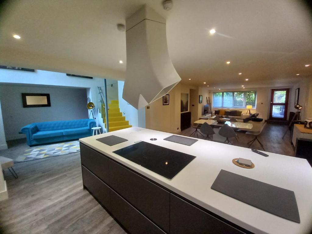 Luxury Architect Designed Apt 13 Mins to Royal mile, Edinburgh