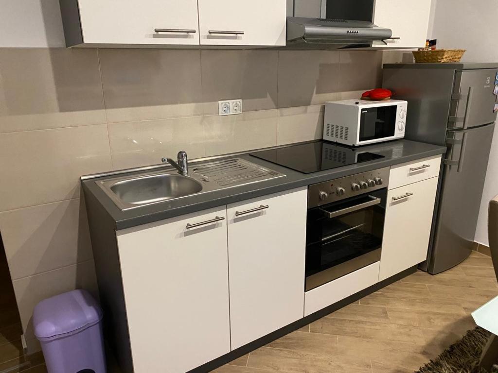 Sisters 2, Biograd na Moru