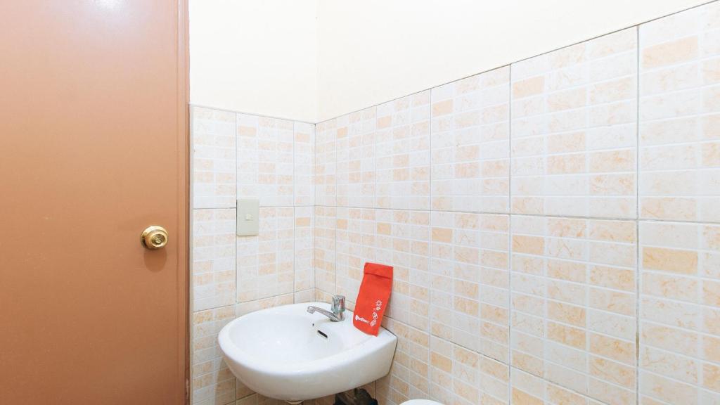 RedDoorz @ Golden Park Inn La Union photo