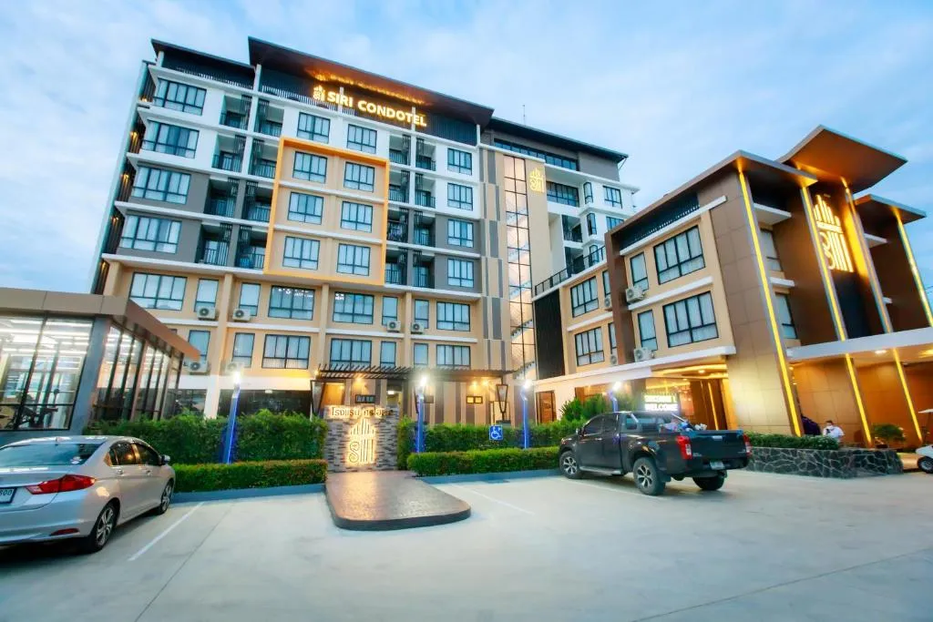 Siri Hotel Lumphun，位于Ban Pa Daet的酒店