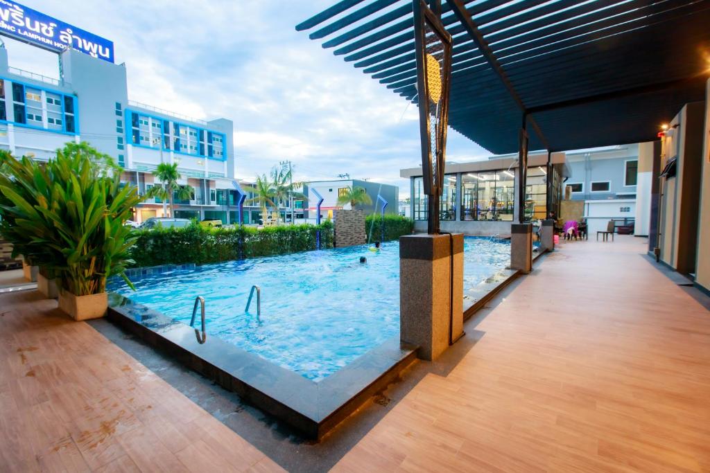 Swimming pool