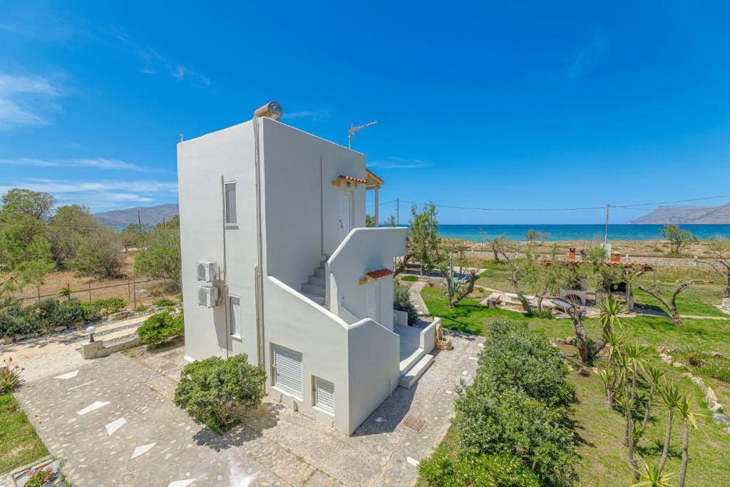 Zefyros Apartments and House photo