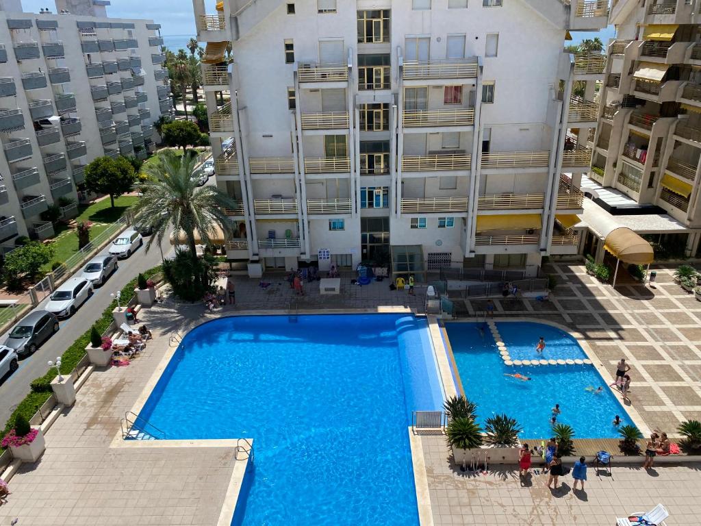 Apartamento con piscina en 1ª línea de playa en Salou - 4