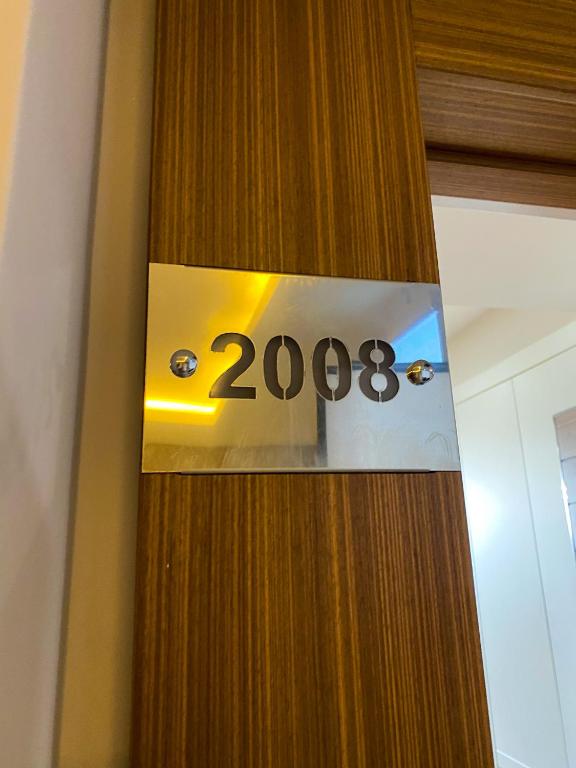 Brand-New Elegant 1-Bedroom Apartment (with terrace) photo