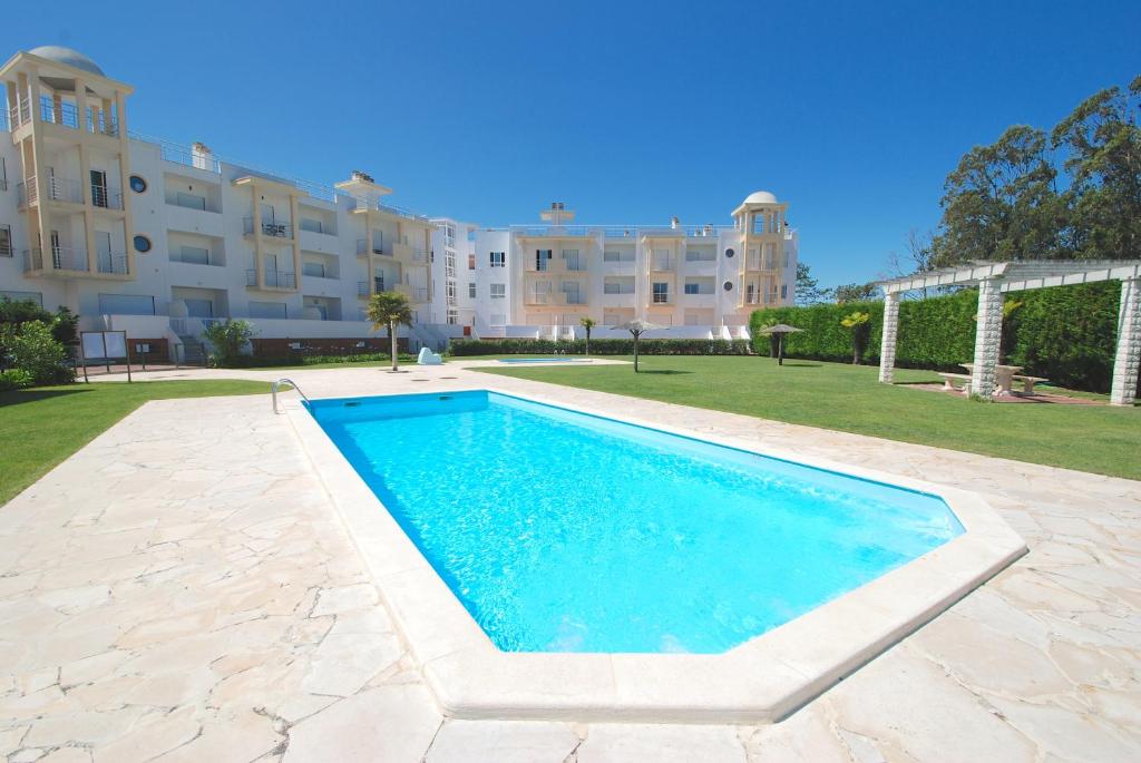 Turtle - 3 bedroom apartment in Nazaré with 2 shared pools and private terrace, Nazaré