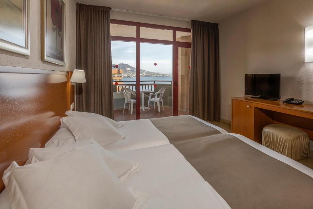 Las Palmeras Affiliated by FERGUS — Hotel rooms in Fuengirola, Andalusia