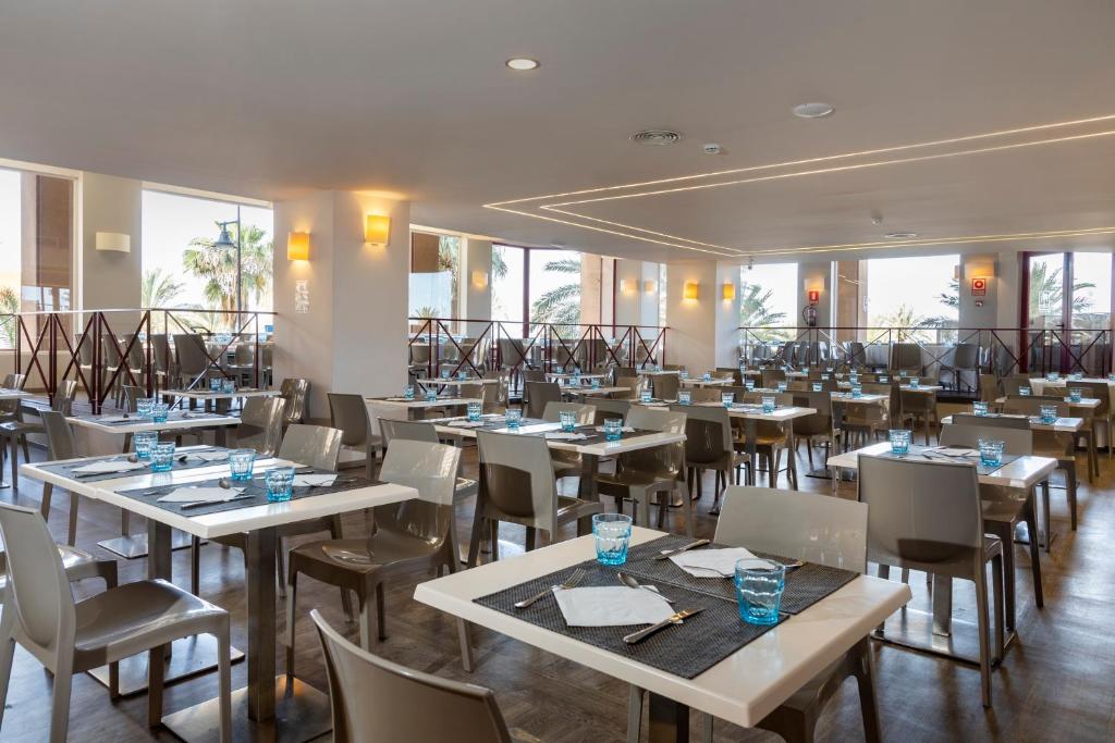 Las Palmeras Affiliated by FERGUS — Restaurant & bars in Fuengirola, Andalusia