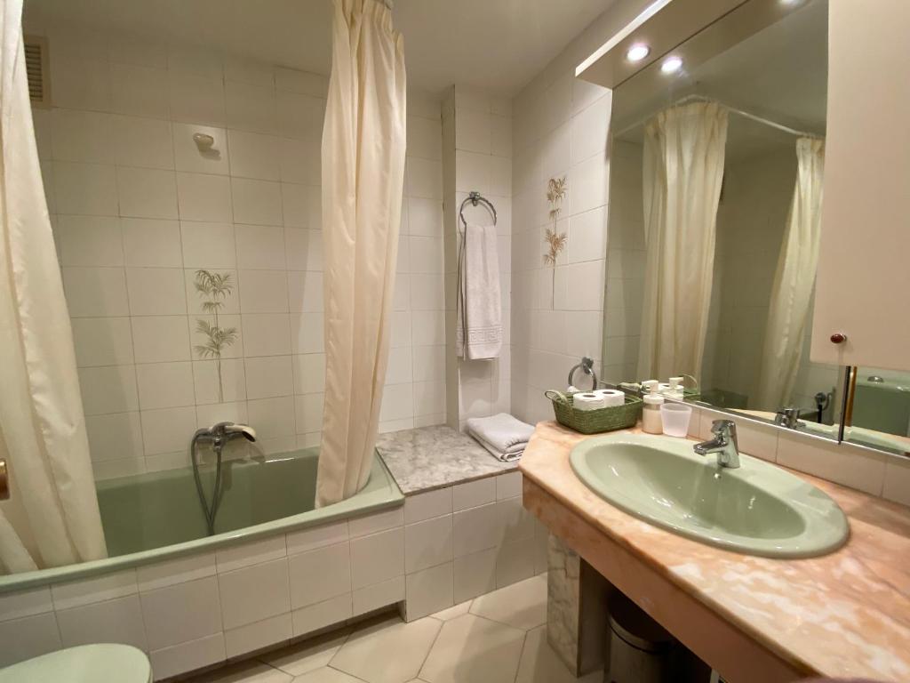 Apartamento con piscina en 1ª línea de playa en Salou - 3