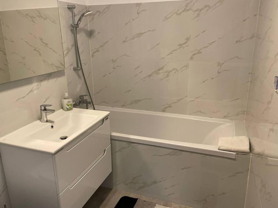REBREANU RESIDENCE LUX APARTMEN photo