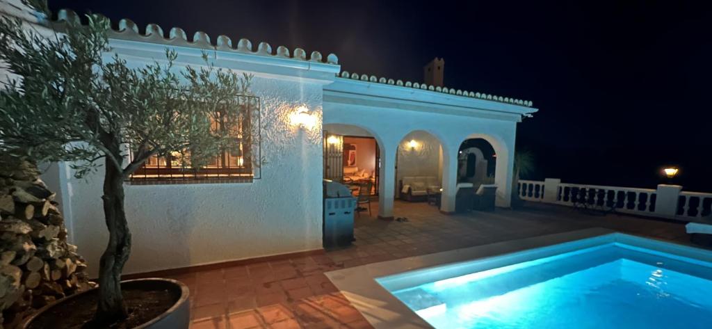 Romantic white Villa -private pool - 3