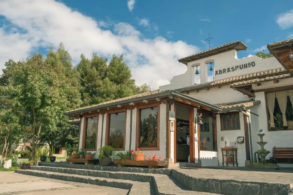 阿布拉普格庄园酒店，位于里奥班巴的酒店