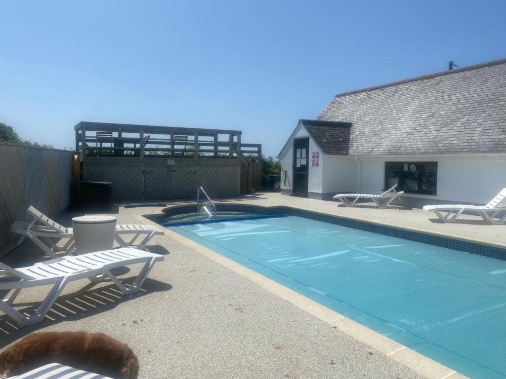 2 Bed Hot Tub Cottage near Land's End photo 7
