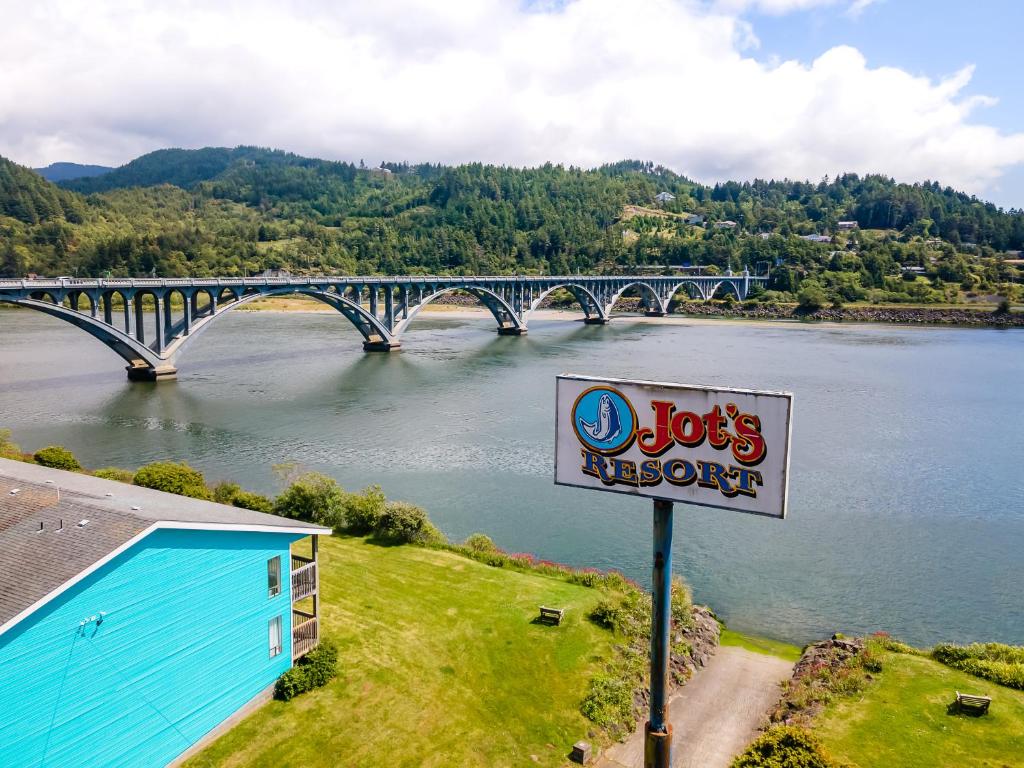 Jot's Resort photo