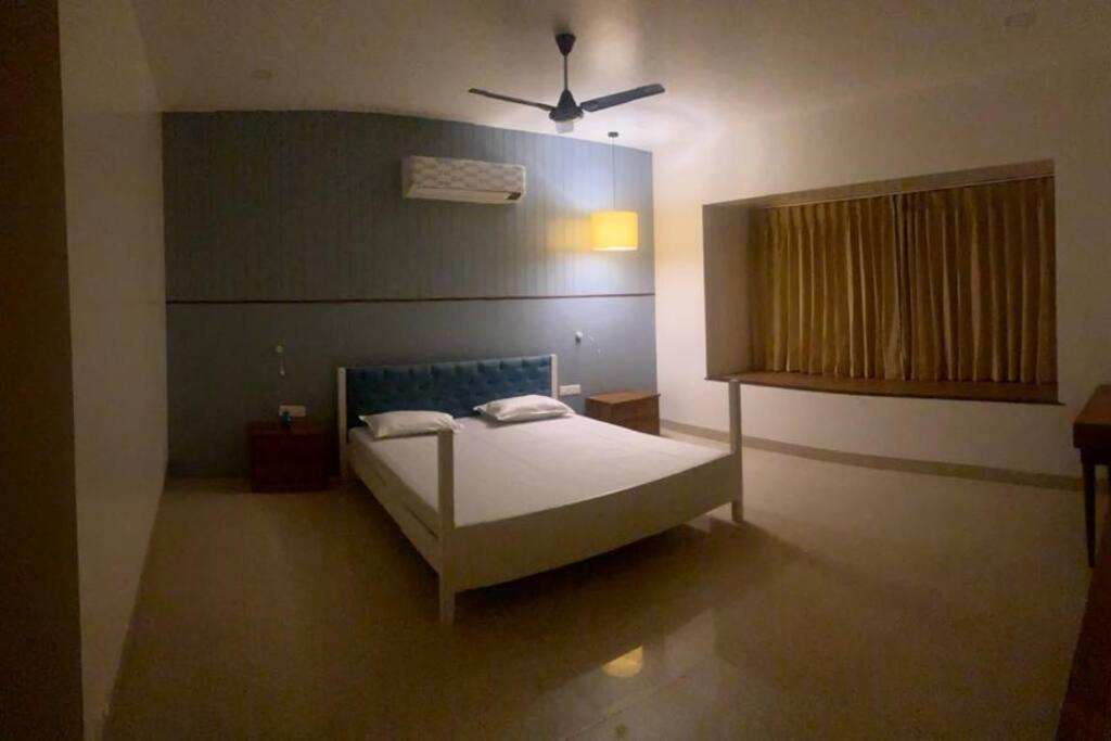 Large 4 Bed Villa-Airy, Green and Quiet Vistas — Hotel in Nashik