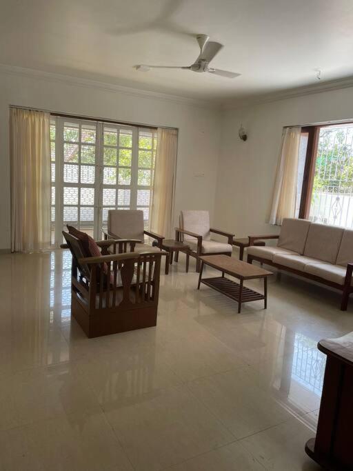 Large 4 Bed Villa-Airy, Green and Quiet Vistas photo