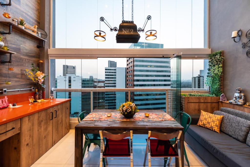 Edificio Summit Pinheiros Best Location in São Paulo Balcony with City Views Pool, Fitness Room and Parking Garage 3 minutes to Subway