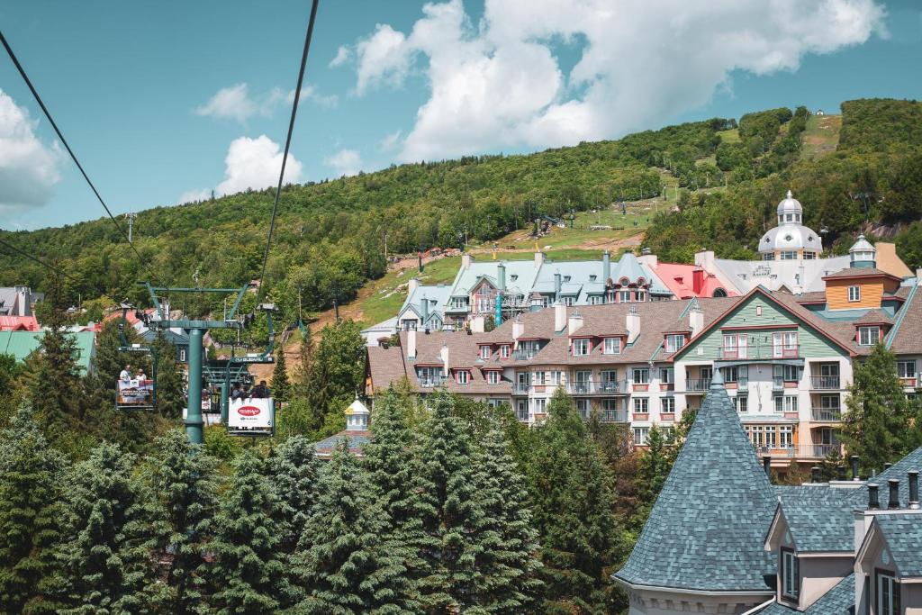 House On The Golf La Bte -10min To Tremblant 150 전경