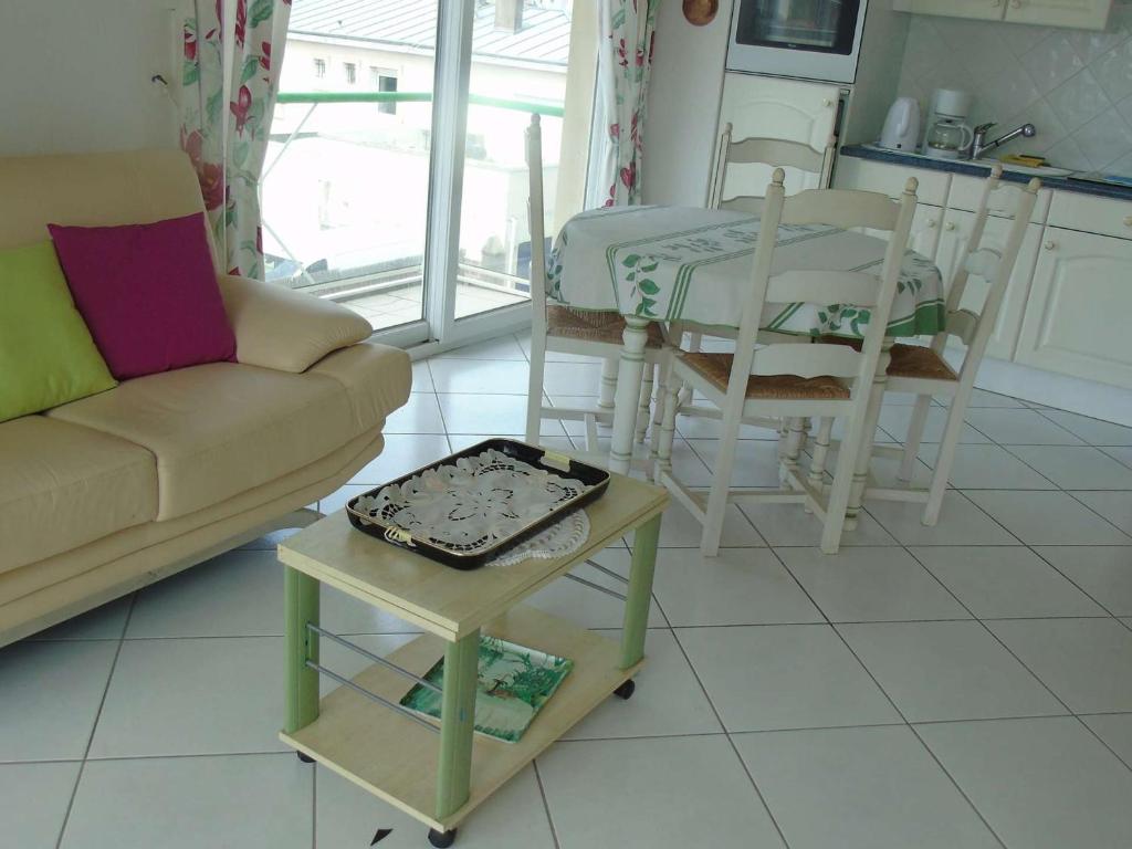 Appartement lumineux à 2 pas de la plage, balcon, ascenseur, TV, lave-linge, animaux admis - FR-1-674-19 - 2