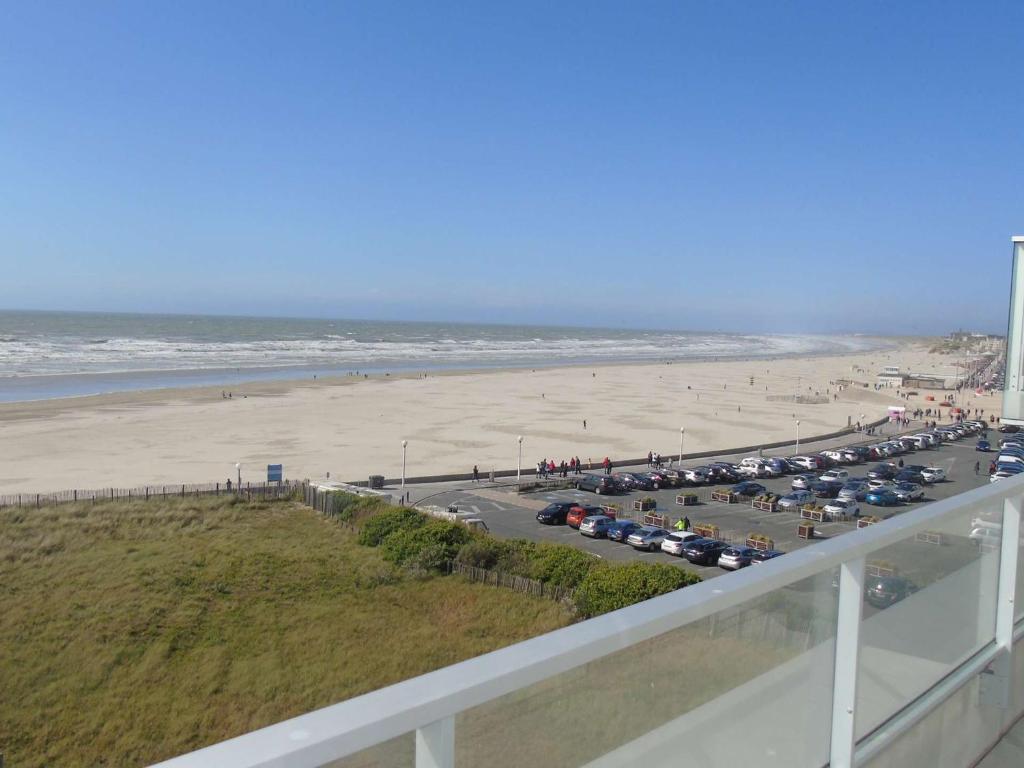 Grand T3 vue mer avec balcon et parking, accès direct plage - FR-1-674-1 - 2