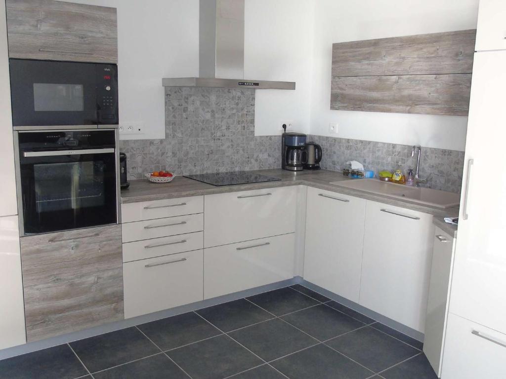 Grand T3 vue mer avec balcon et parking, accès direct plage - FR-1-674-1 - 3